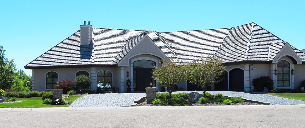 Single-story ranch home with a wide driveway